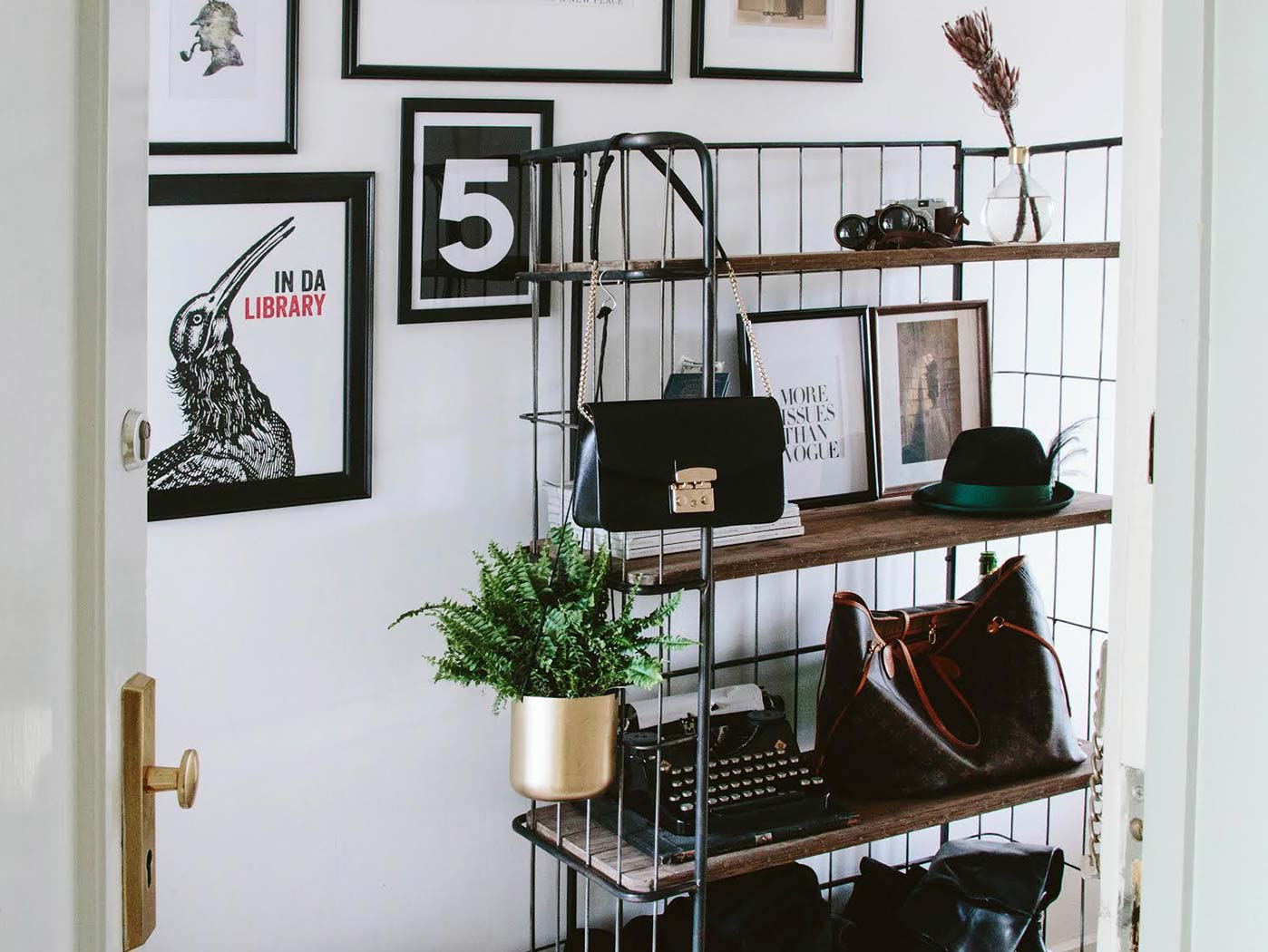 Lina Mallon lagert so ihre Handtaschen